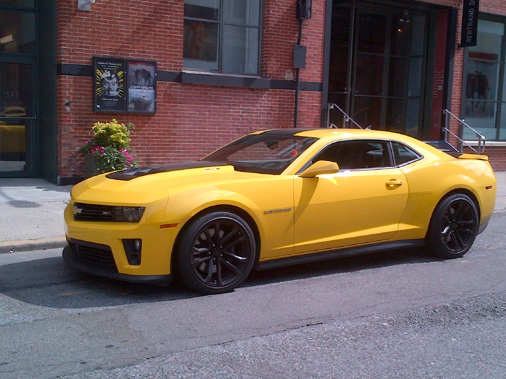 Chevrolet Camaro zl1 2010 жёлтая