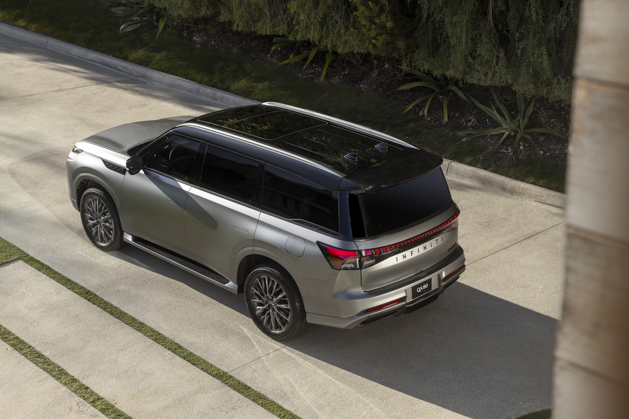 Infiniti QX80 Rear | Gaywheels